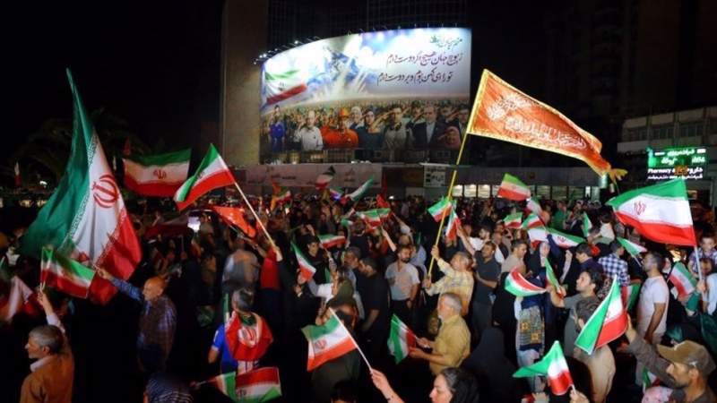 Zionist Massacres Kill 12, Injure Dozens of Palestinians Waiting for Aid in Gaza