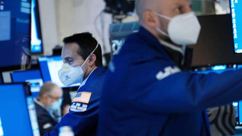 Wall St Falls on Fears of Hawkish Fed, Fresh Russia Sanctions