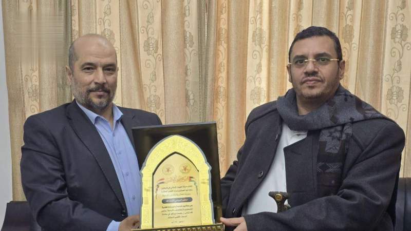 Islamic Jihad Honors Ansarullah’s Political Bureau with the Al-Aqsa Flood Shield
