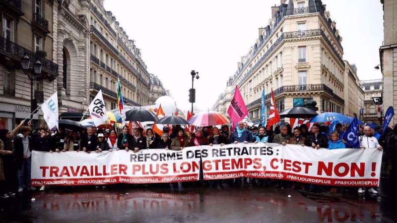 Police, Protesters Clash in France Ahead of Ruling on Macron's Plan