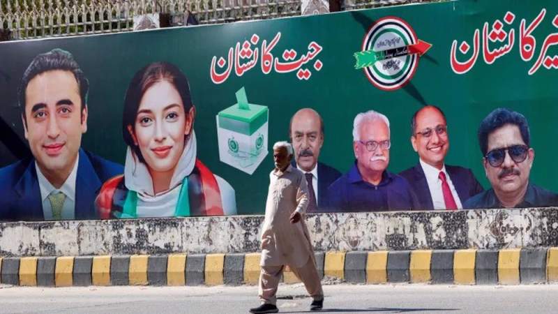  Political Rivals of Pakistan's Ex-PM Imran Khan Reach Deal on Coalition Govt. 