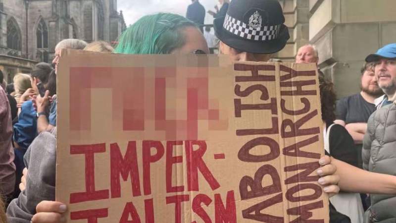 Two Protesters Arrested as Anti-monarchy Chorus Grows Louder in UK
