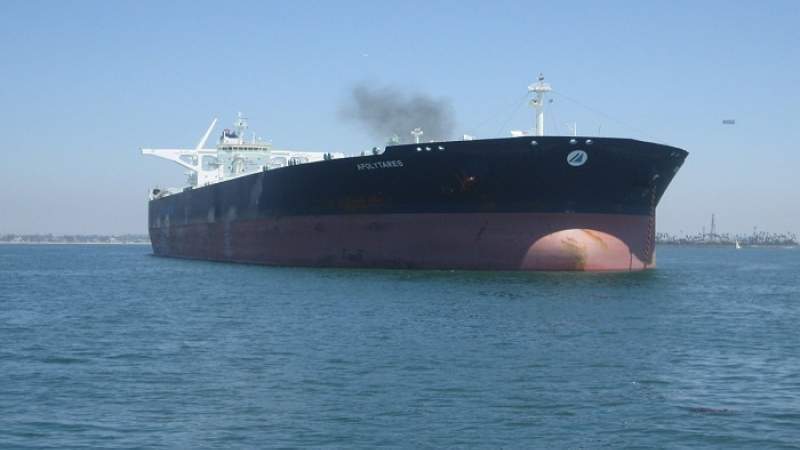 Huge Quantities of Crude Oil Looted  by US-Saudi Aggression,  before Armed Forces Stops Looting 