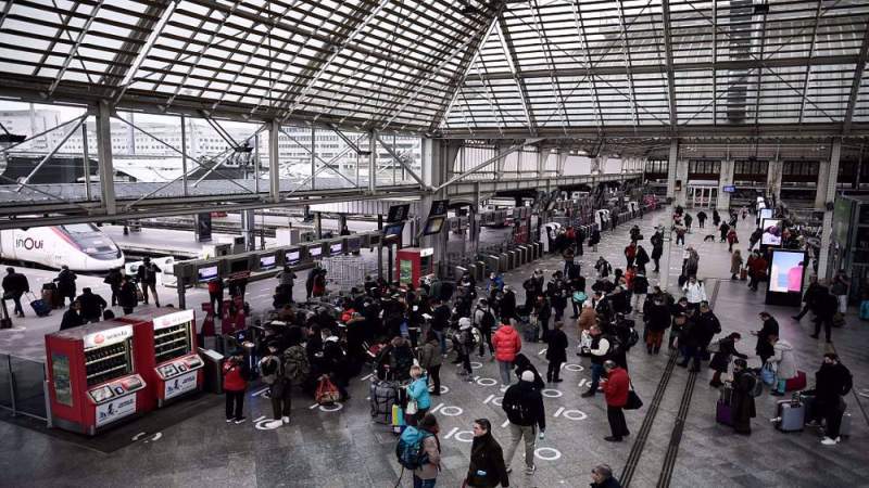 French Passengers Stranded as Railway Workers Go on Strike Nationwide