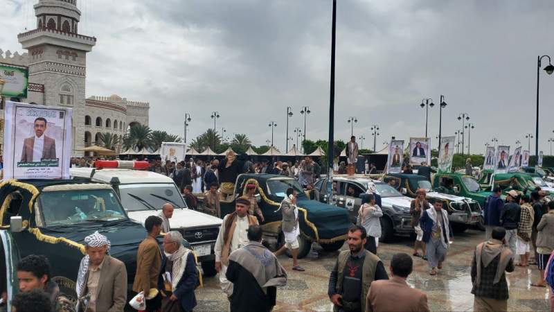 Yemen Holds Mass Funerals for Journalists, Civilians Killed in Israeli Aggression