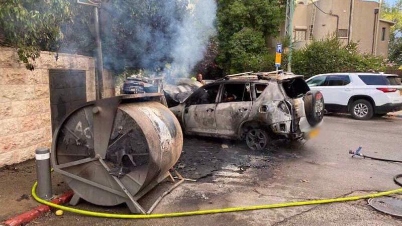 Protesters Set Cars Ablaze Near Netanyahu’s Residence Amid Calls for Deal on Captives Release