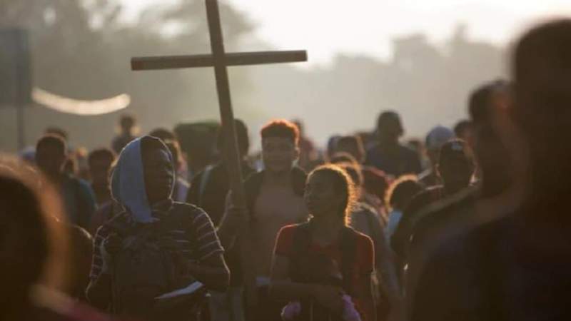 Caravan of Hundreds of Migrants Press North Across Mexico
