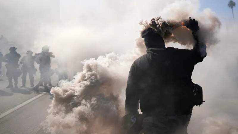 US Forces Fire Tear Gas, Rubber Bullets At Protesters in Los Angeles
