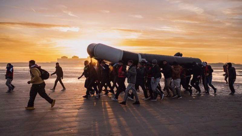 UK Set to Move Refugees from Hotels to Army Bases, Report Warns