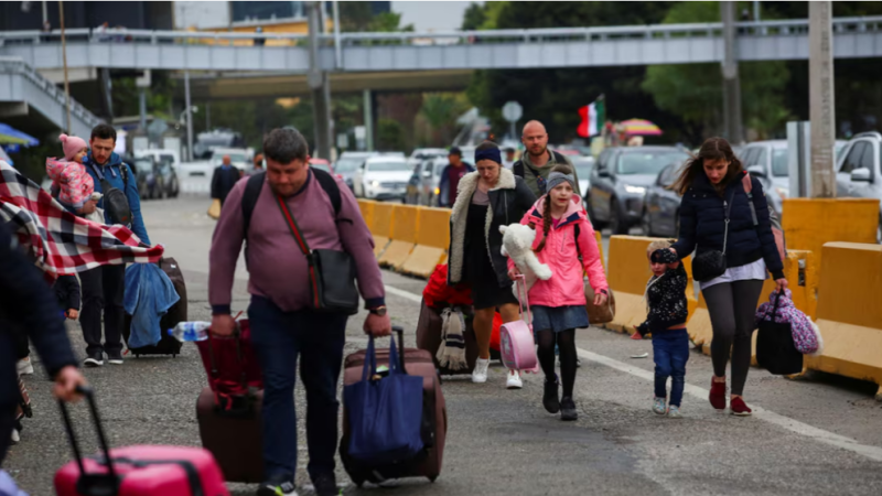 Report: Trump Plans to Deport 240,000 Ukrainians from UK