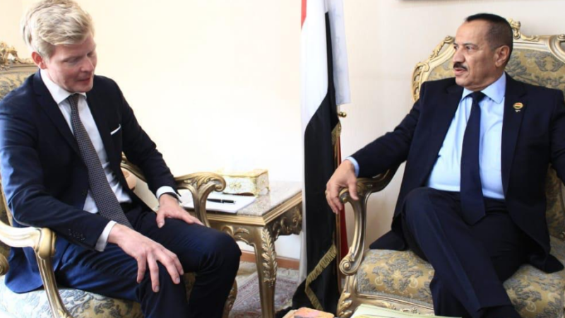 FM Stresses Need to Lift Siege, Stop US-Saudi Aggression
