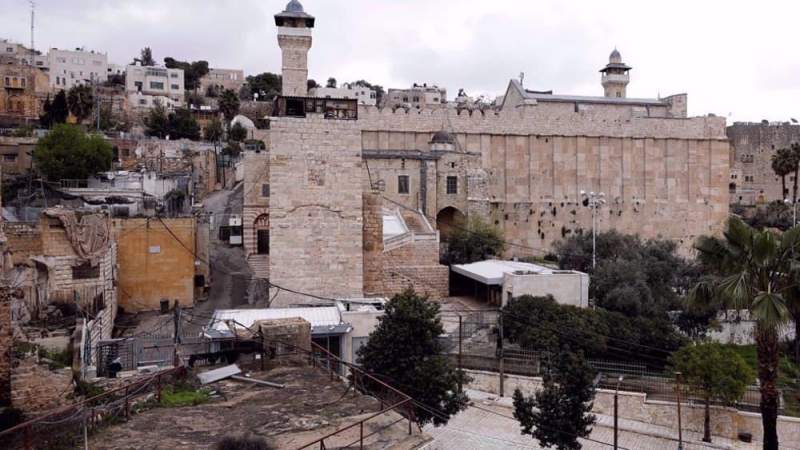 PLO: Banning Palestinians from Ibrahimi Mosque Violates International Law