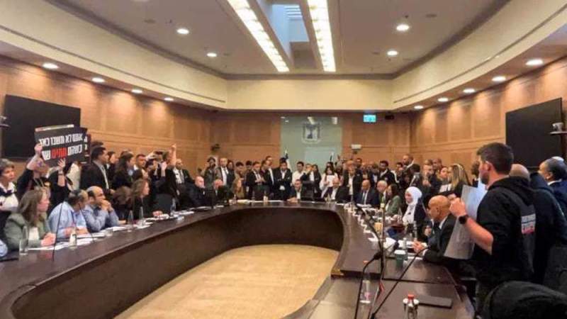  Families of Israeli Captives Storm Knesset Amid Outrage at Netanyahu 
