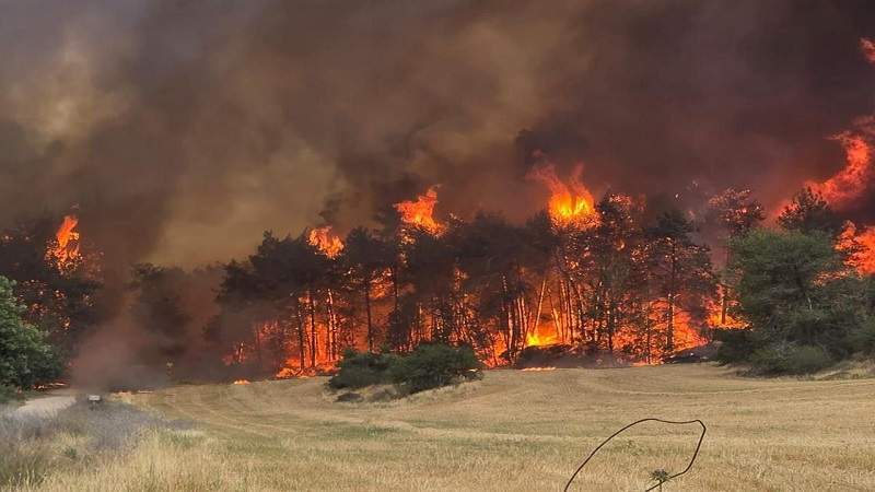 Israeli Enemy Declares State of Emergency, Admits Inability to Extinguish Massive Fires in Occupied Al-Quds