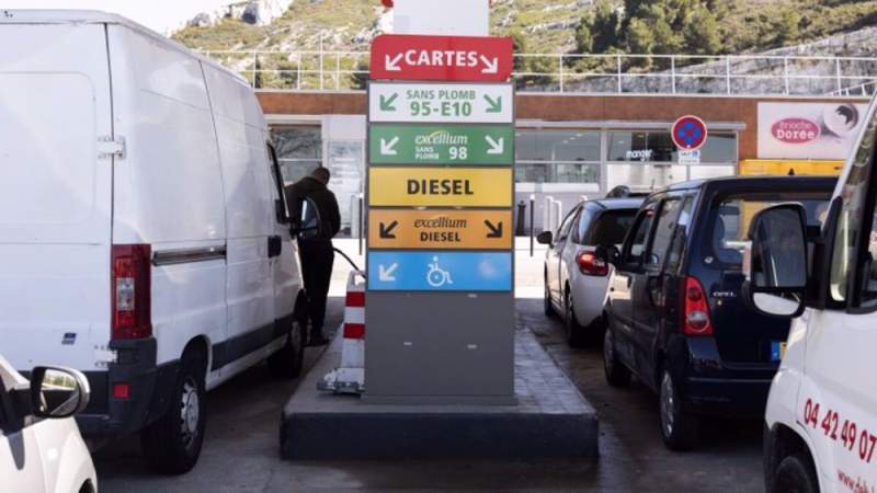  Europe’s Cars on The Road with Russian Oil, India's Help, Data Shows 