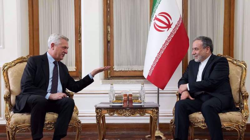 Araghchi: Iran to Continue Repatriating Undocumented Afghans Respectfully