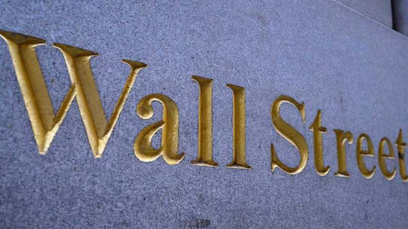  Wall Street Hits Fresh One-Month Lows on Rate Hike Worries 